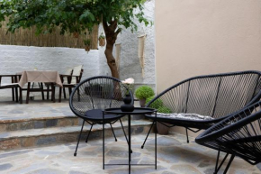Irida’s detached house with lovely garden/yard in Athens city center